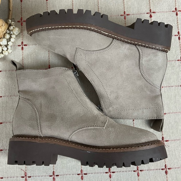 Nordstrom Rack Faux Suede Ankle Boots Thick Lug Sole Front Zip Women’s Sz 4 Nwob - Picture 8 of 8